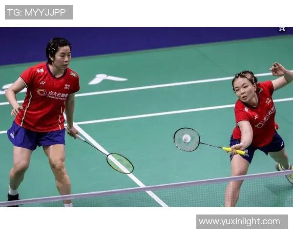 武汉羽毛球队与南京羽毛球队赛后复盘分析比赛经验与战术调整