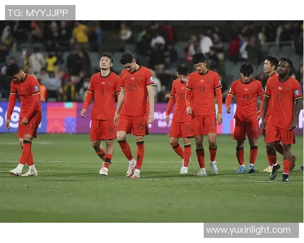 当足球明星被换下场时的心态与反应解析